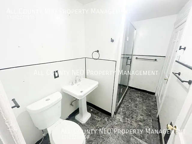 1852 W 45th St #REAR — Photo 14
