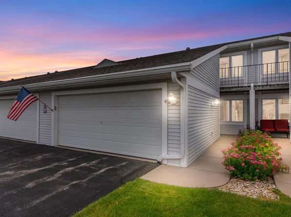655 Hartford SQUARE, Hartford, WI 53027
