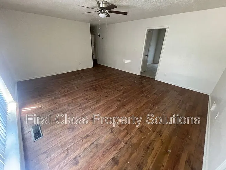 1731 NW 32nd St #15 — Photo 3