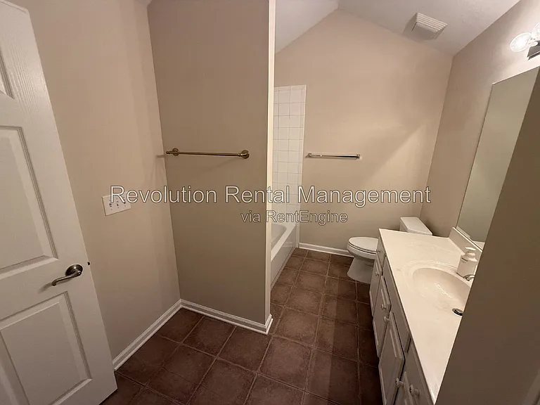 302 Gladstone Dr — Photo 9