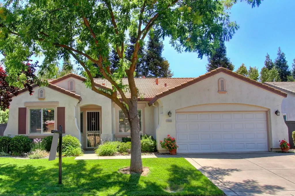 9420 Century Oaks Ln photo 1