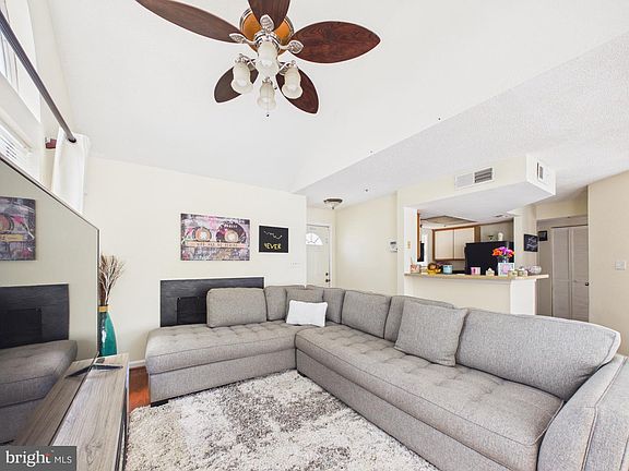 3rd image of 15819 Easthaven Ct #210