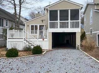 215 Oakwood St, Bethany Beach, DE 19930