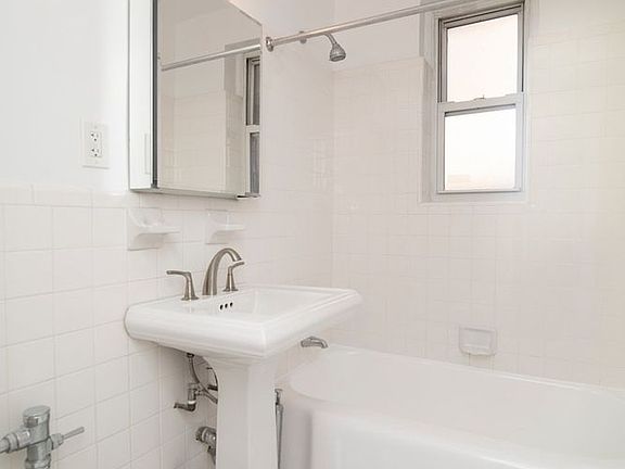 5th image of 6707 Yellowstone Blvd APT 1G