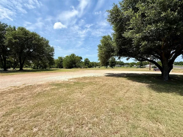 N Commerce St, Bremond, TX 76629