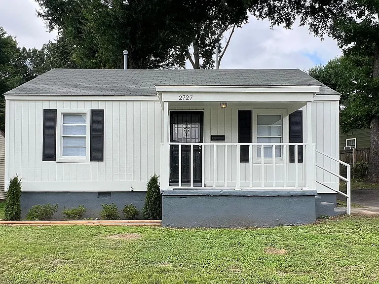 2727 Henley Dr — Photo 1
