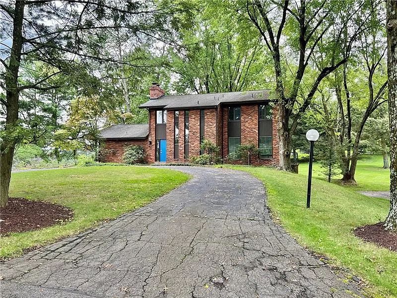 4 bed, 2.5 bath, 2406 sqft, $4,850 — Photo 1