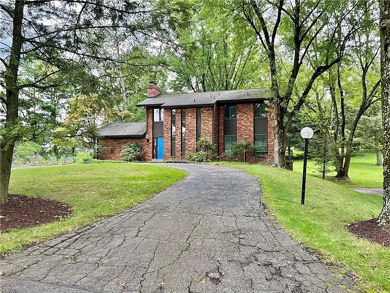 112 Pheasant Dr — Photo 1