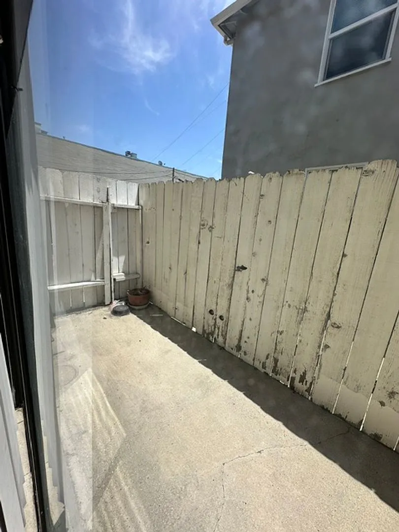 1552 Prospect Ave. — Photo 3