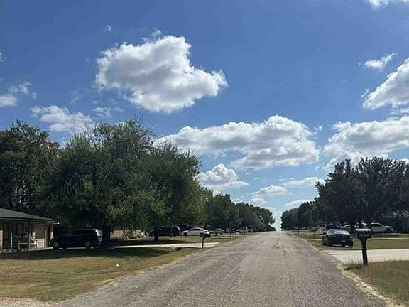 Exterior Neighborhood (street photo)