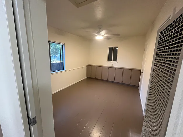 137 Pine Ave — Photo 7
