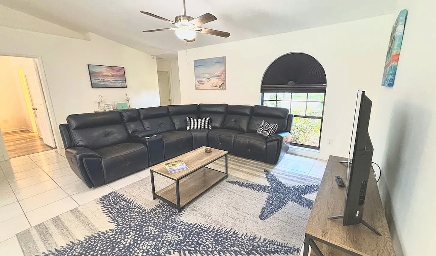 3 bed, 2.0 bath, $5,183 — Photo 1