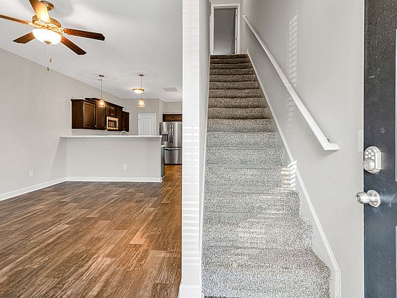 2nd image of 10 Jaydn Dr W