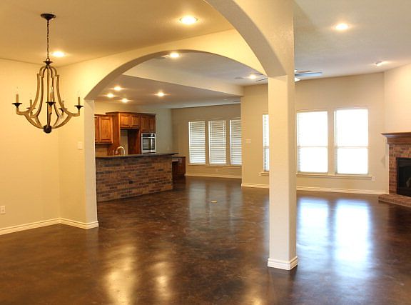 3rd image of 4010 Heritage Oaks Dr