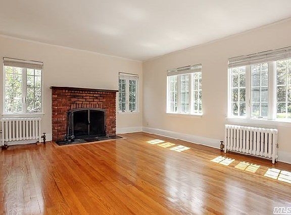 4th image of 125 Garden St