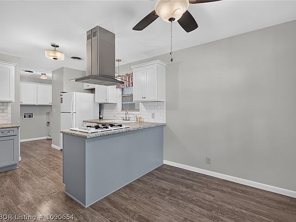 5th image of 807 Emmy St