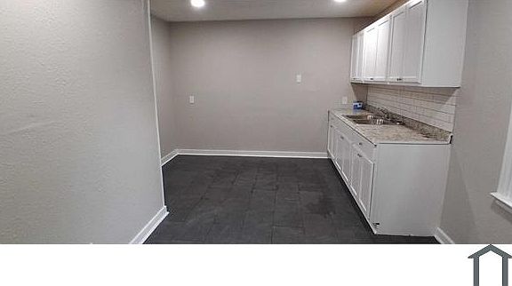 3rd image of 2724 Henley Dr
