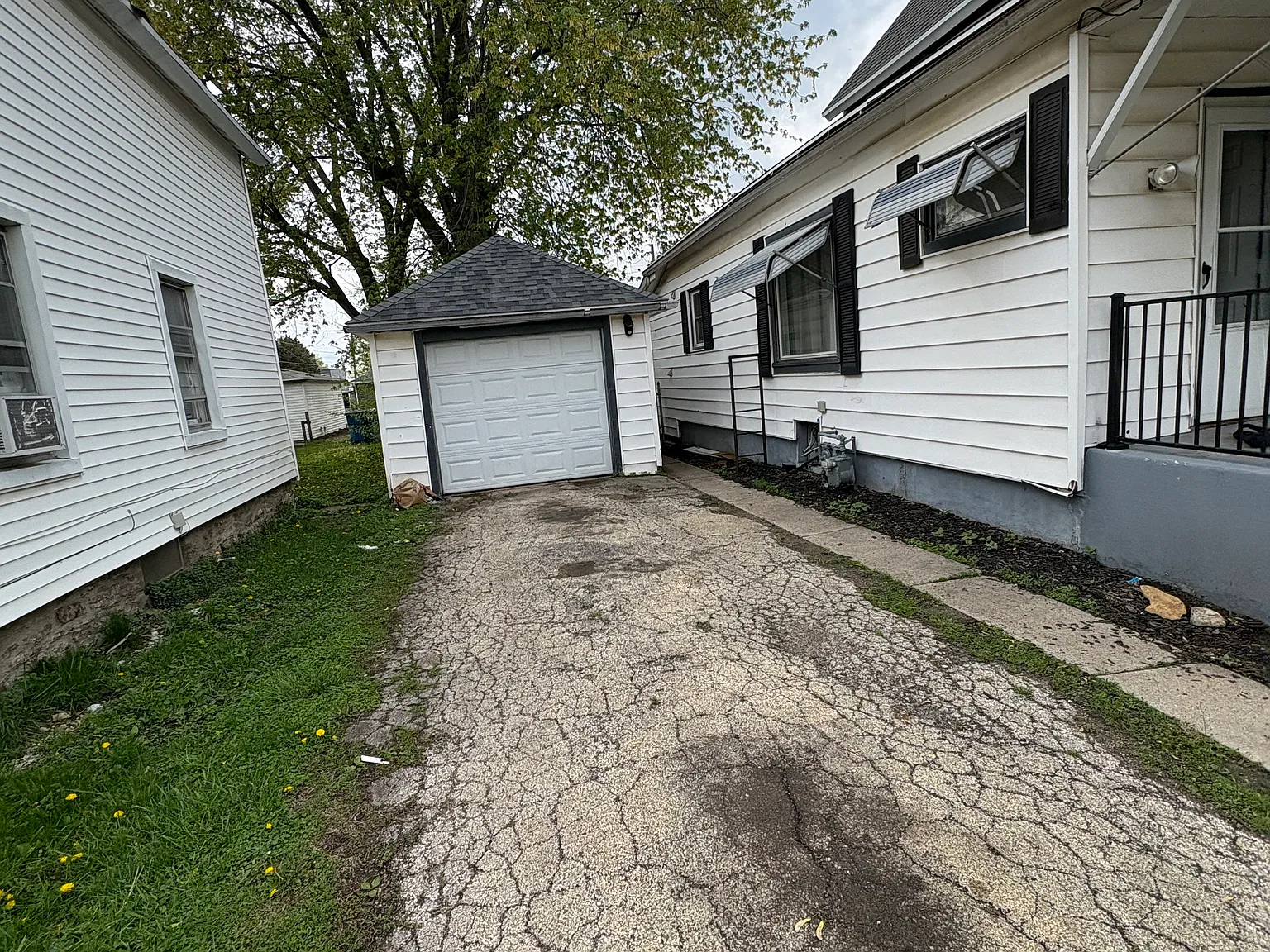3 bed, 964 sqft, $1,350 — Photo 2
