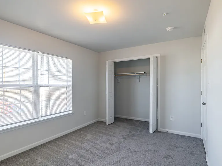 Smith Farm Apartments — Photo 15
