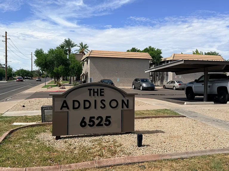The Addison Apartment — Photo 2