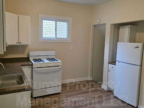 3rd image of 222 Vine St