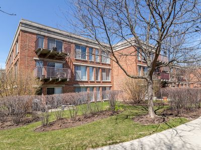 362 Kelburn Rd APT 121, Deerfield, IL, 60015