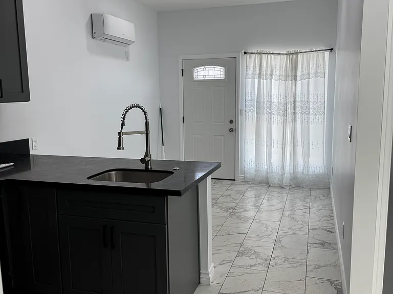 823 E Palmer St — Photo 3