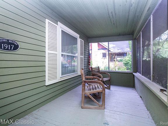 4th image of 323 East St