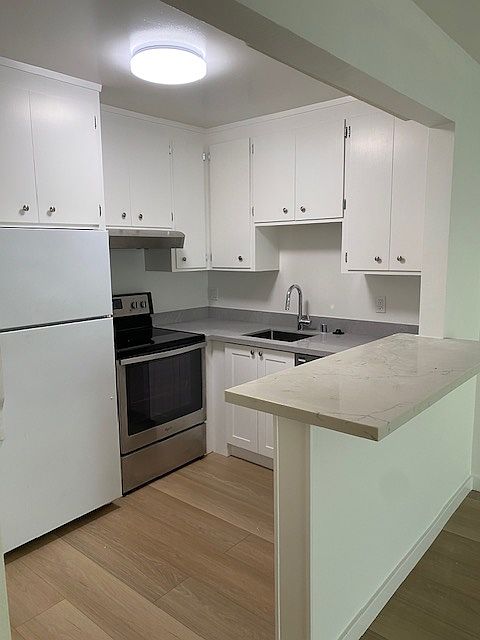 1st image of 220 Fair Oaks St