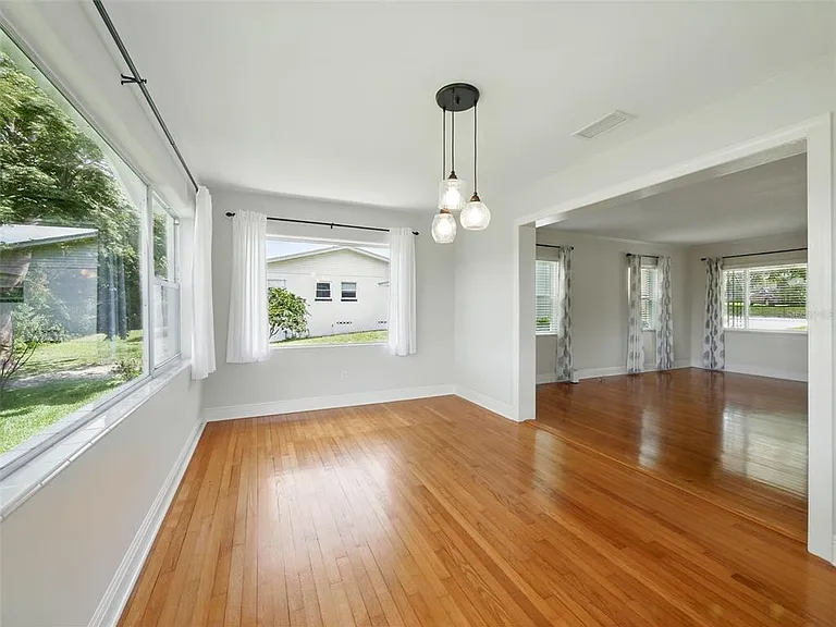 1426 Crestview Dr — Photo 9
