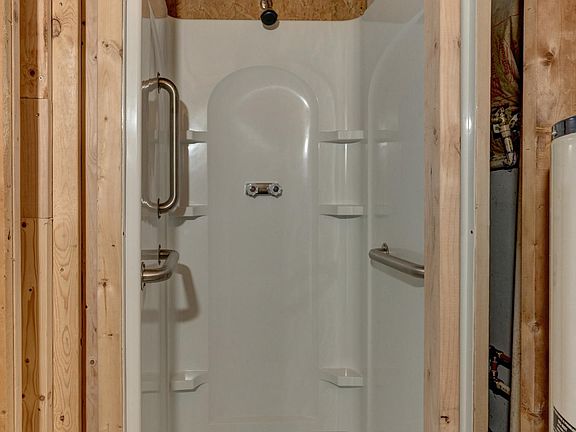 4th image of 16595 Hickory Dr