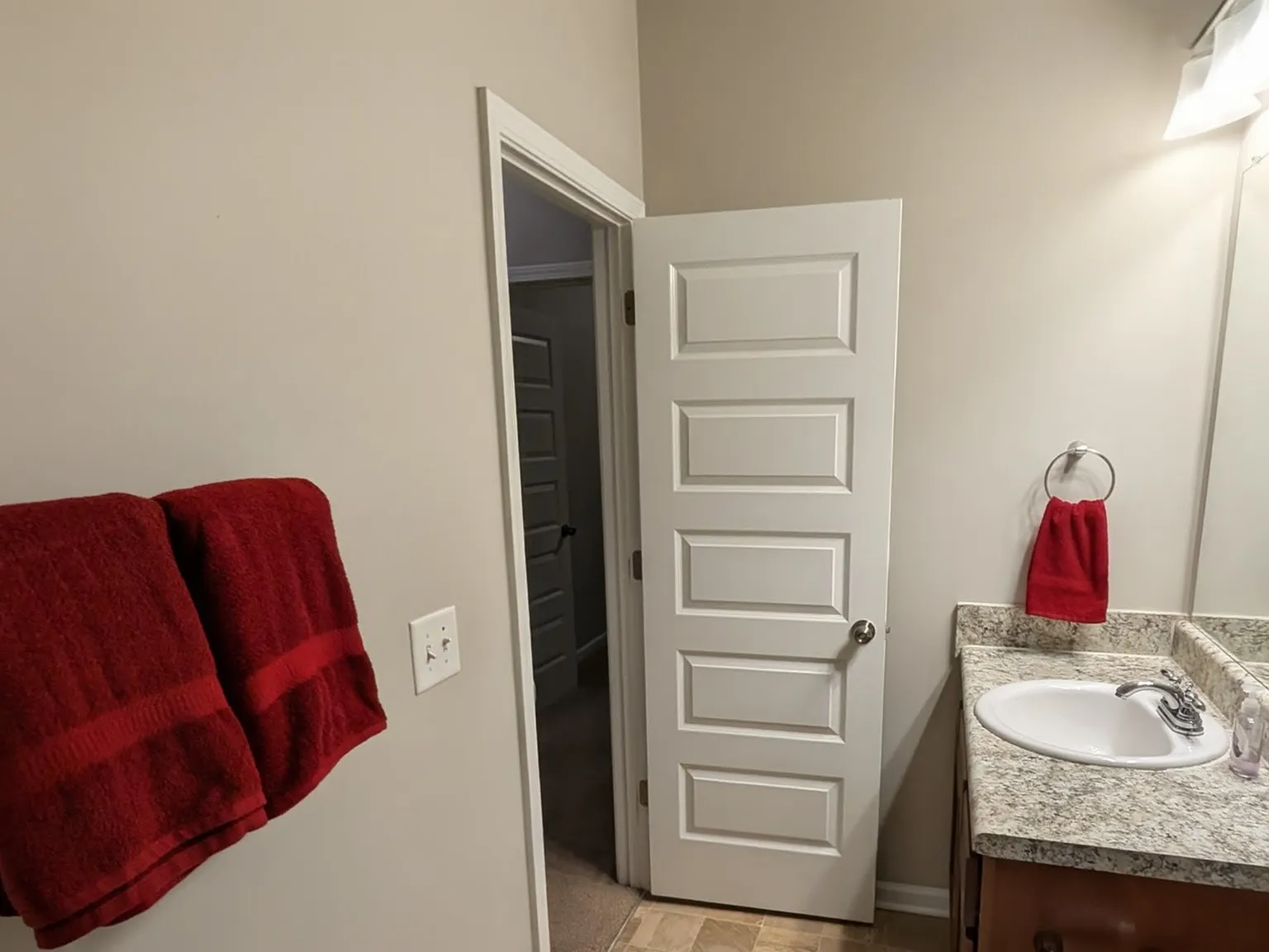3 bed, 2.5 bath, 1696 sqft, $2,100 — Photo 4