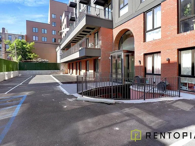 426 Tompkins Ave #4B — Photo 10