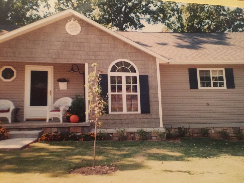 1st image of 2404 Parkway St