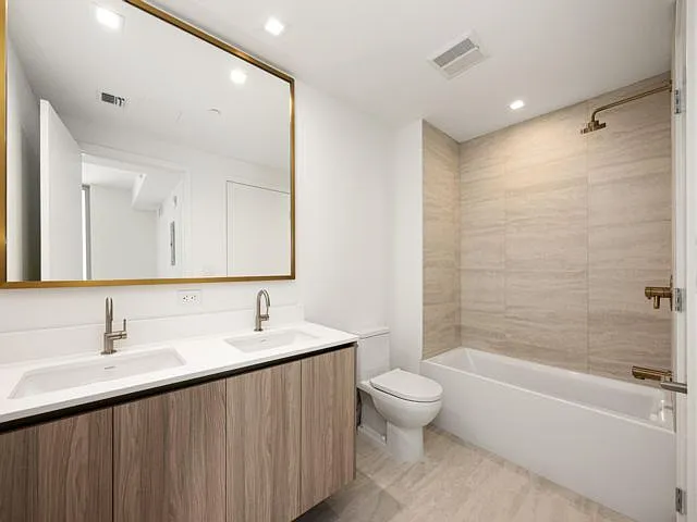 77 SE 5th St #5 — Photo 13