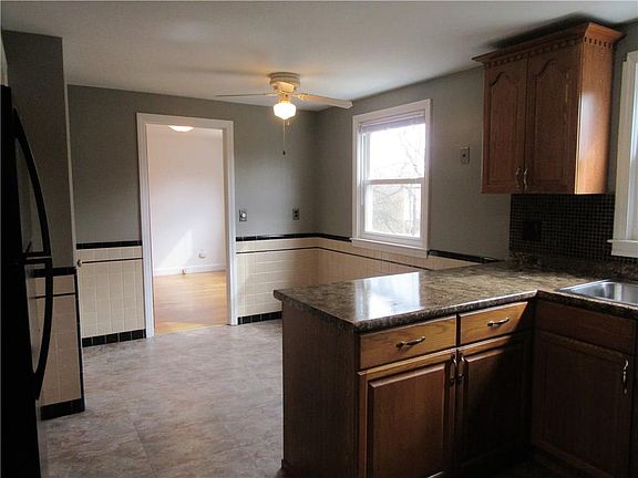 5th image of 377 Garden City Dr