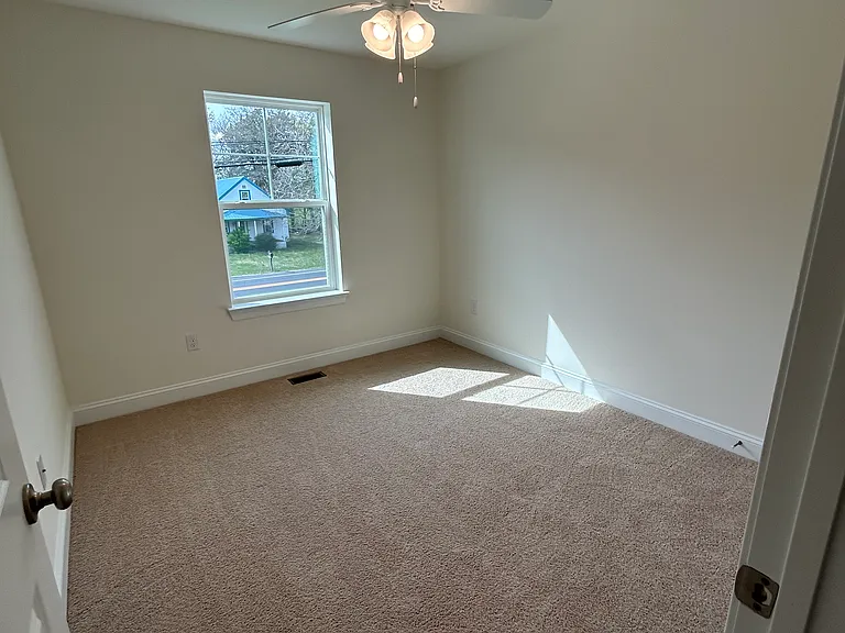 519 Bedford St — Photo 32