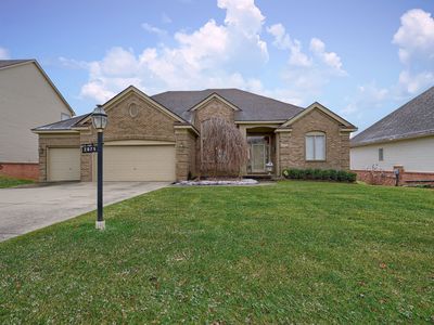 2075 Cliffside Dr, Wixom, MI, 48393