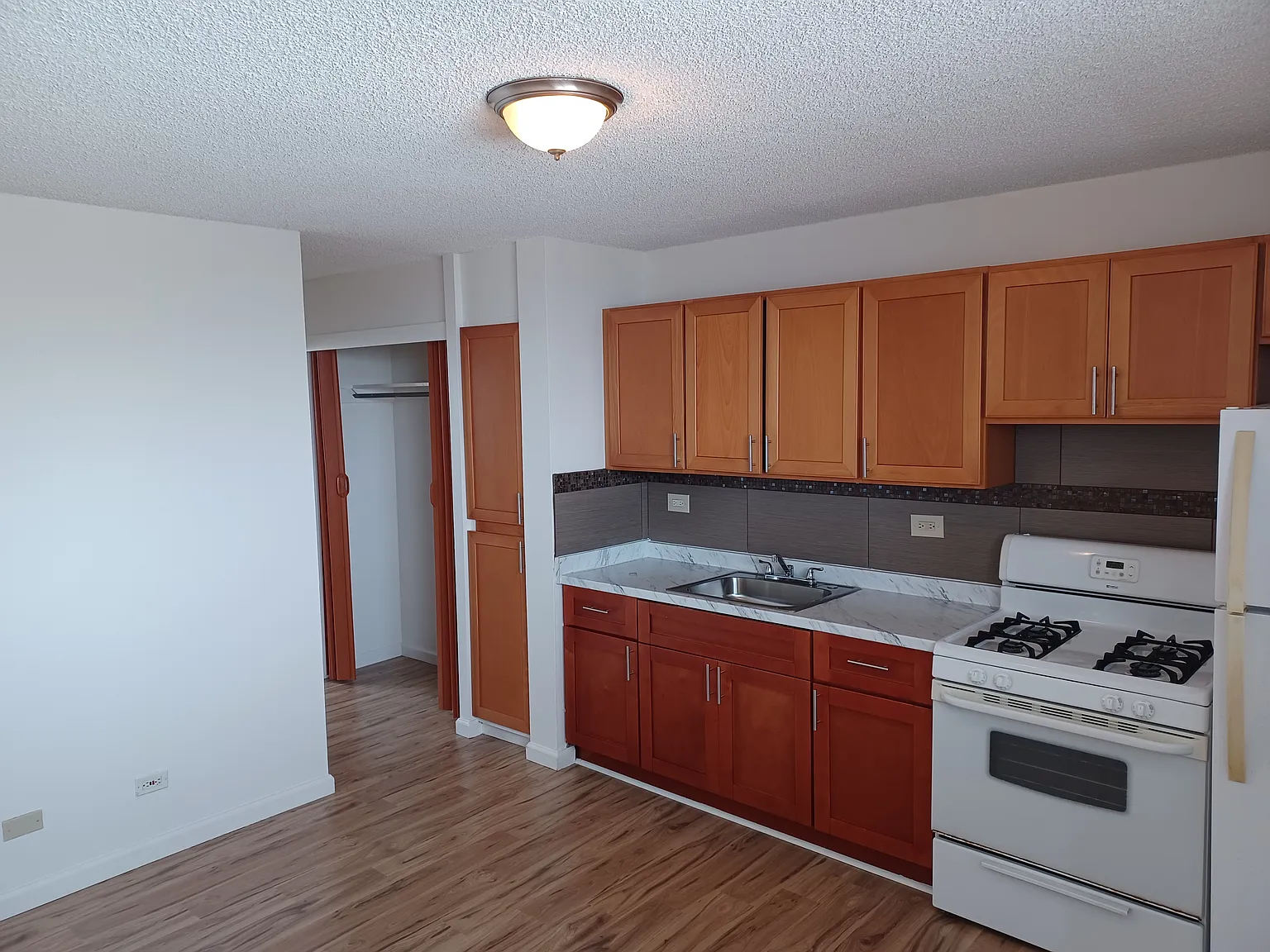 1 bed, 400 sqft, $1,750 — Photo 2