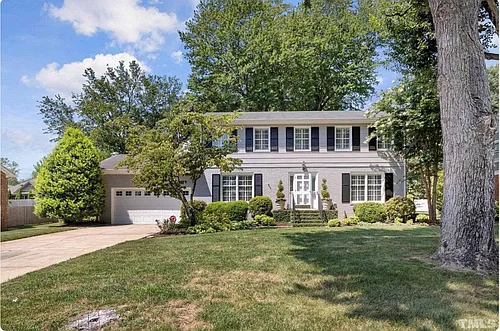 426 Devonshire Ln Photo 1