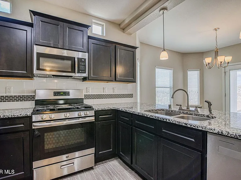 2148 William Caples St — Photo 5