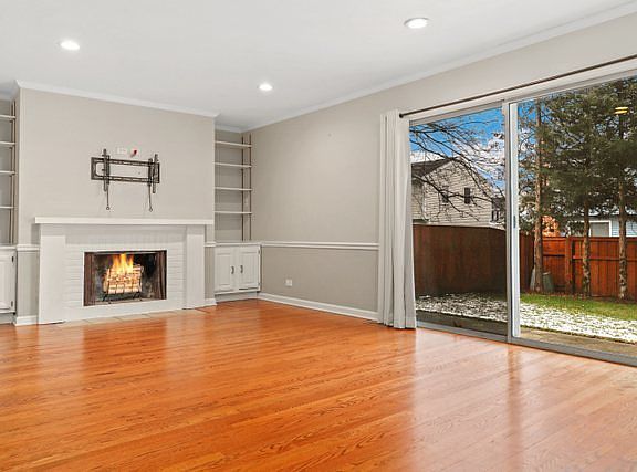 2nd image of 12 Saint Ives Ln