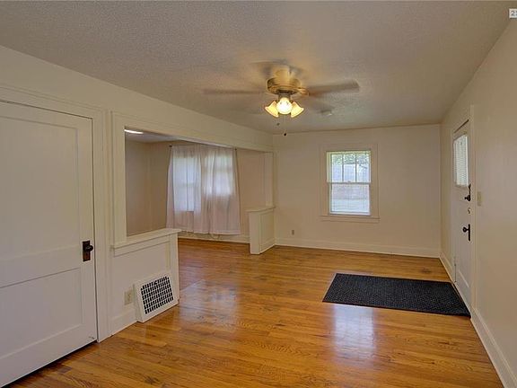 5th image of 1015 S Cottage Ave