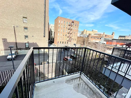 Rented by Delmark Realty LLC | media 31