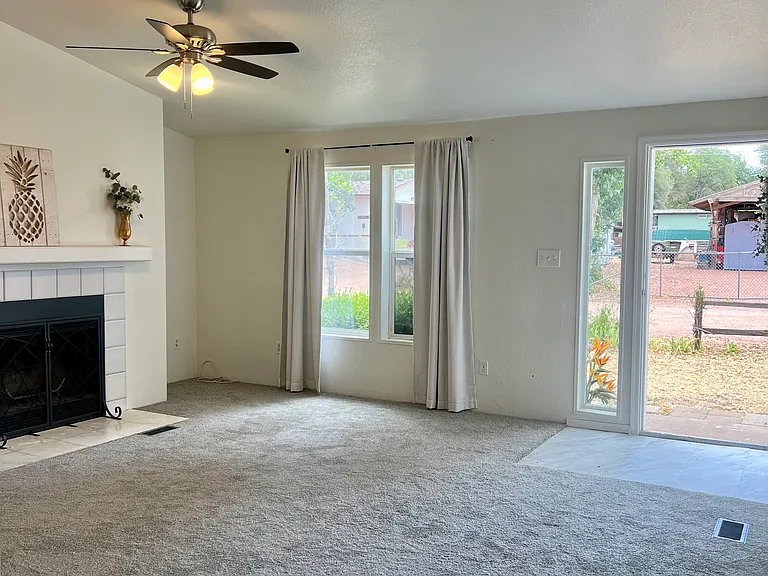 1602 N Hoover Dr — Photo 4