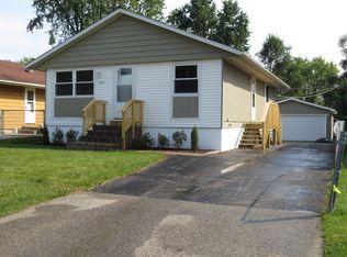 525 Heather Ter, Round Lake Beach, IL
