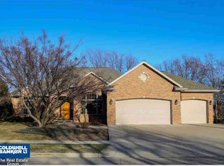 1616 Orchard Ln, Little Chute, WI 54140