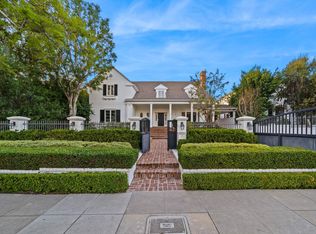 711 N Oakhurst Dr, Beverly Hills, CA 90210
