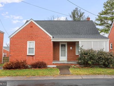 517 W King St, Strasburg, VA, 22657
