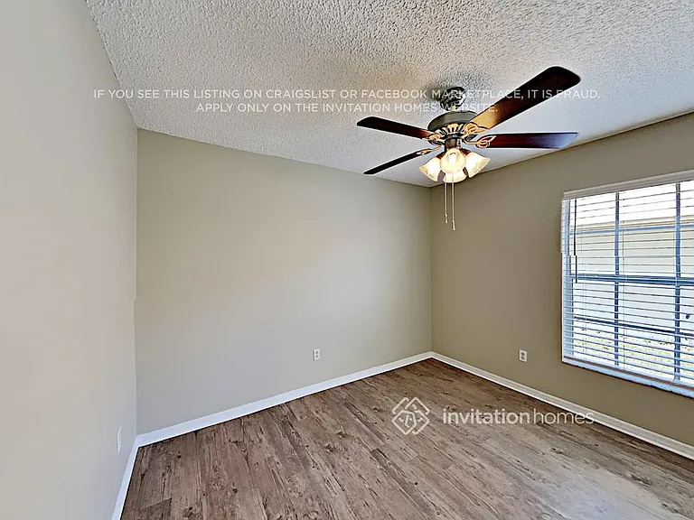 927 Silverton Loop — Photo 9